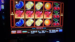 iw005 ငွေထုတ် Wave Money KBZPay AYA Pay ဖြင့် MMK ထုတ်ယူနေသောမြင်ကွင်း